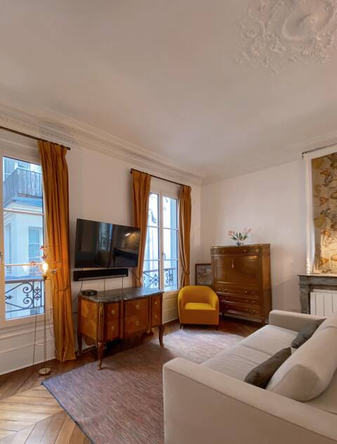 Successful Airbnb property: Elegant apartment centre of Paris in Paris 6e Arrondissement