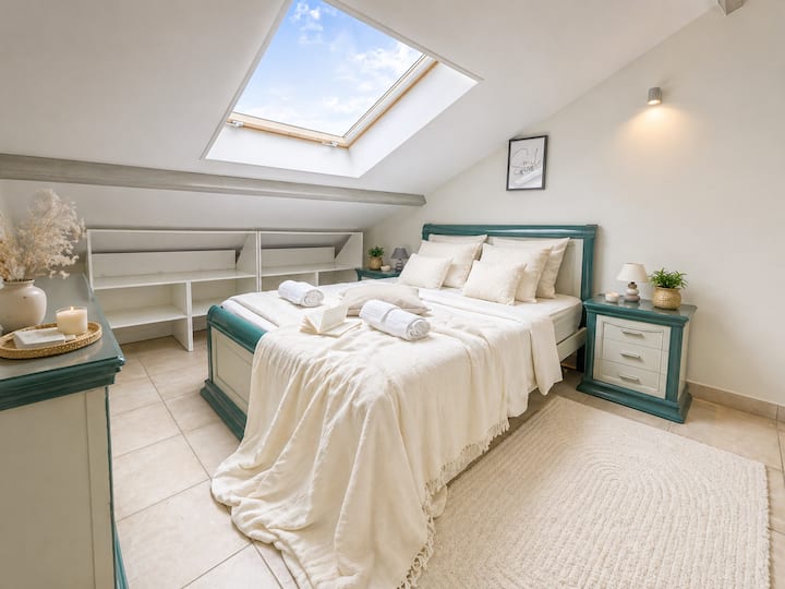 2nd bedroom for two.
Sheets and towels included.