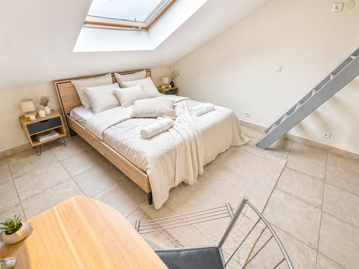 1st bedroom for two with a dressing table.
Sheets and towels included.