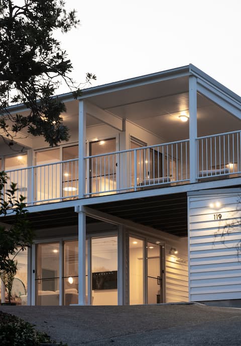 Beachside luxury holiday with views
Little Umi