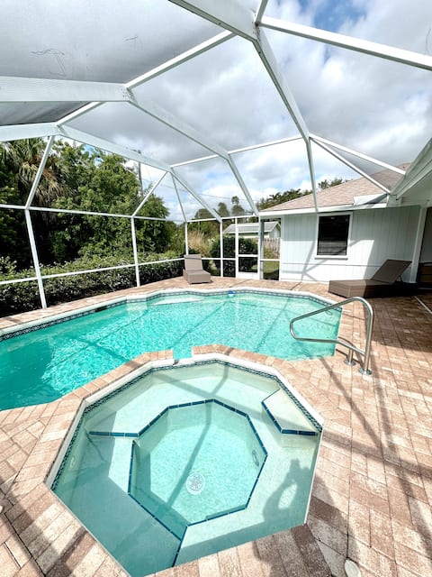 Bubblegum Bungalow
Heated pool/hot tub
