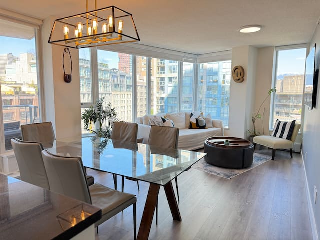 *Newly Renovated Condo* w/ Free Parking and A/C