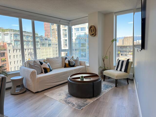 *Newly Renovated Condo* w/ Free Parking and A/C gallery image 2