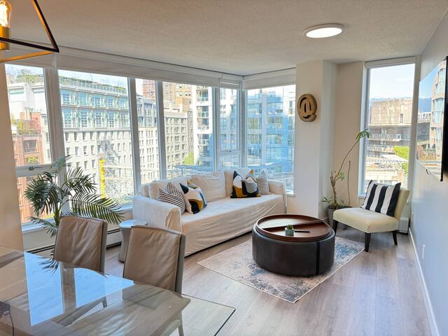 *Newly Renovated Condo* w/ Free Parking and A/C gallery image 3