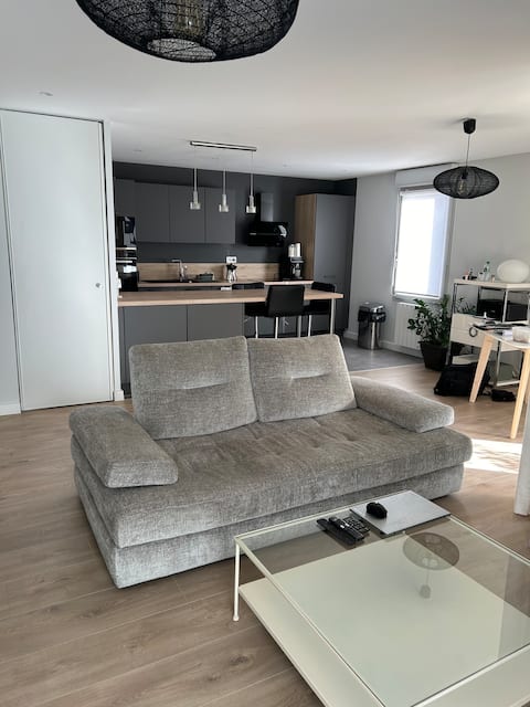 Popular Airbnb listing: Large 2-room apartment Oullins center - Refurbished in Oullins
