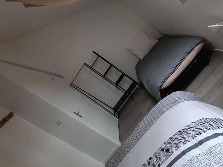 Dhomë gjumi 1 me dy krevate