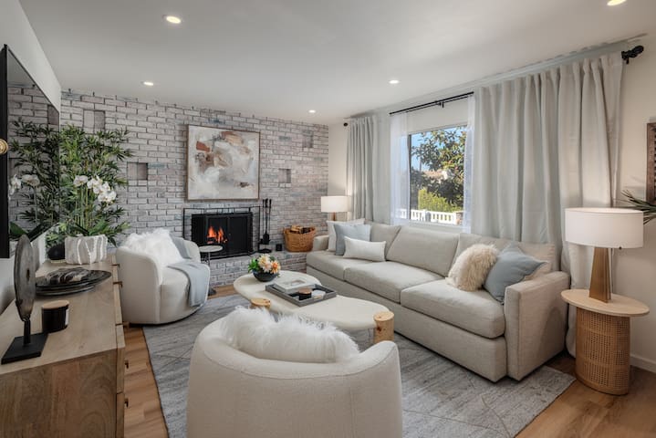 La Jolla Village Cottage (walk to downtown, beach)