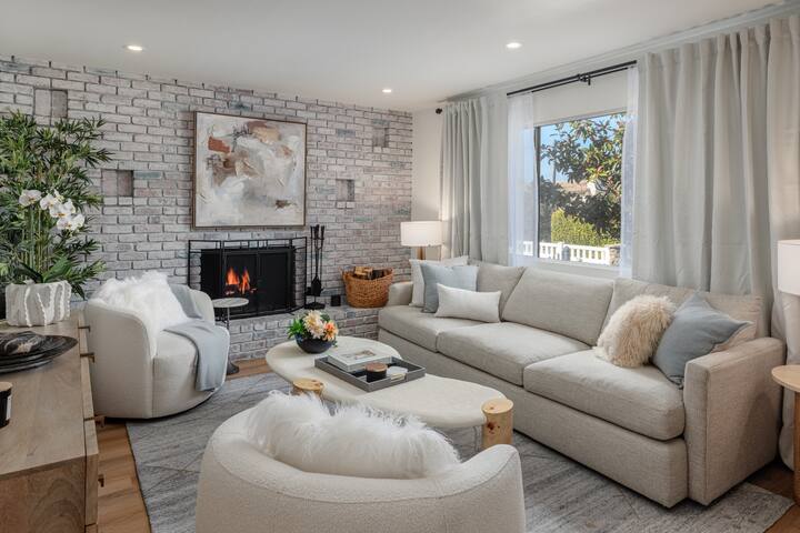 La Jolla Village Cottage (walk to downtown, beach) gallery image 3