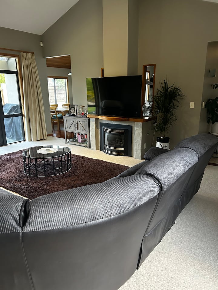 4 Bedroom House 2 Bathrooms - タウポ