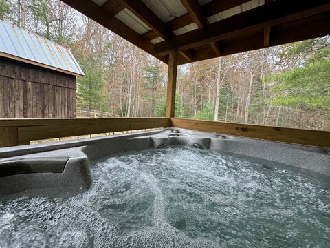 T&M Elite Retreat! Near Park and Riding Trails!
