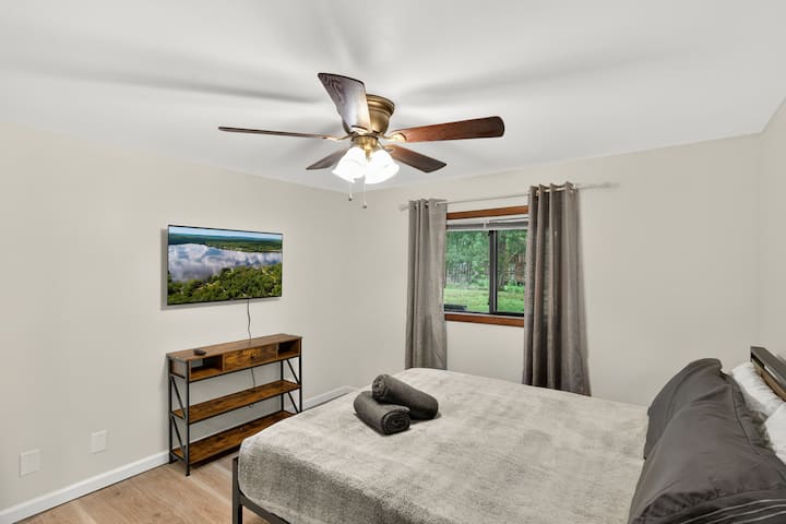 Bedroom 2 with queen bed and Roku TV (1st floor)