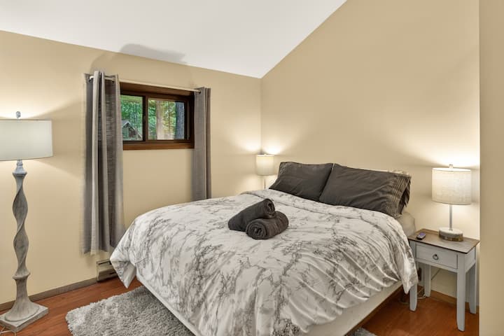 Bedroom 4 with queen bed and Roku TV