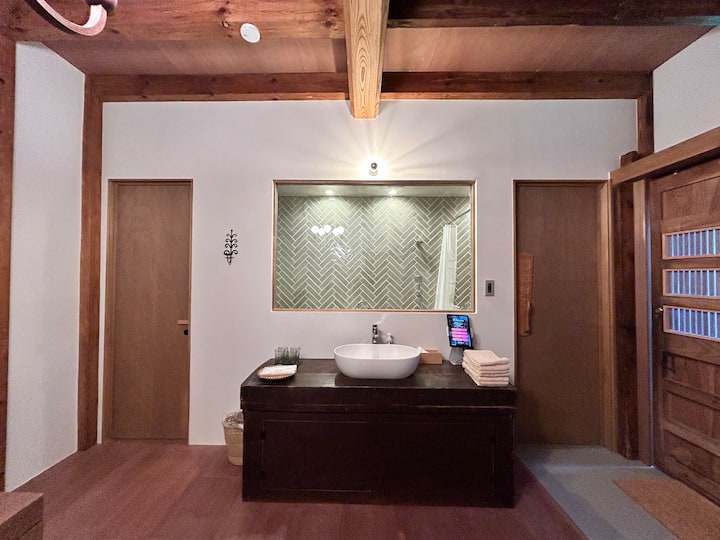 Nature & Tateyama｜kura Stay｜queen Bed & Bath - 滑川市