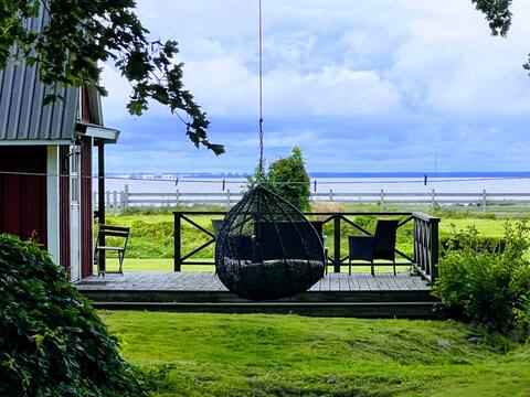 Spacious and private farm with sauna by the sea for family