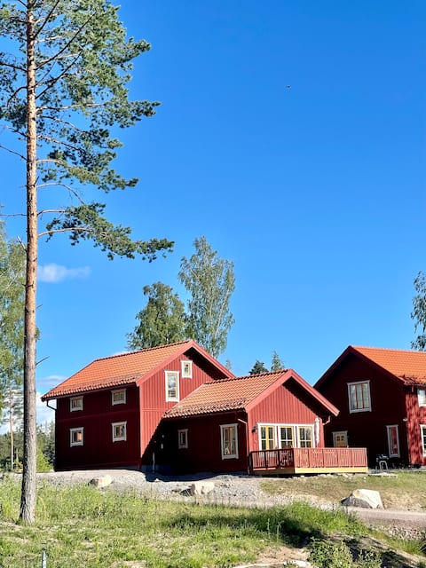 New, with comfort 400 meters from Siljan.