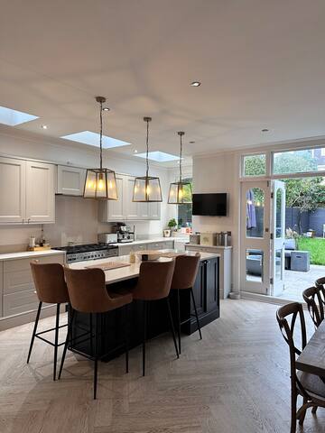 Large Home in Abbeville Village, Clapham