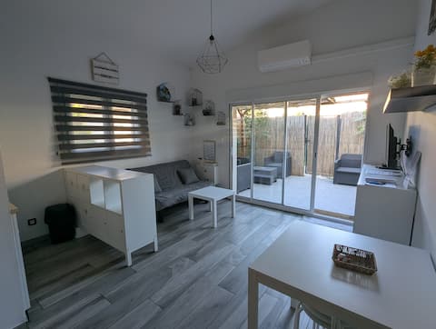 Independent 26 m² studio with terrace