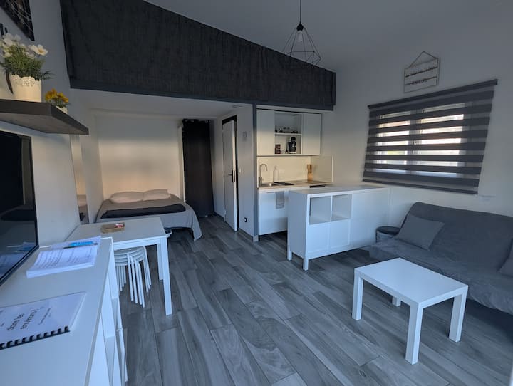 Studio Indépendant De 26m² Avec Terrasse - Marignane