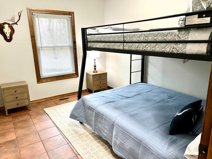 Queen / Full Bunk beds 
Sound machine , lamp has USB port.
Large closet, full bath across the hall. 