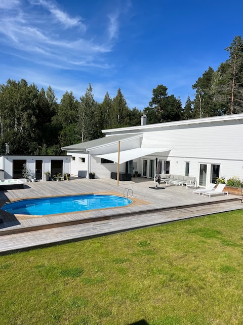 Rural luxury with pool, hot tub & sauna.