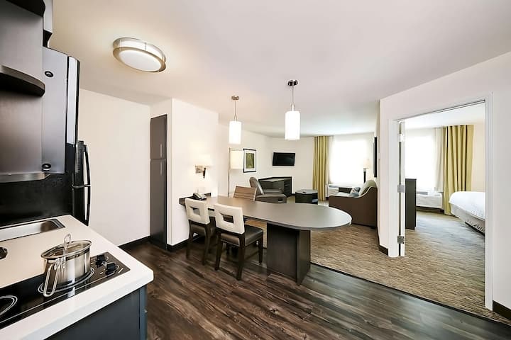 2 Budget-friendly Units! Pets Are Allowed - North Olmsted, OH