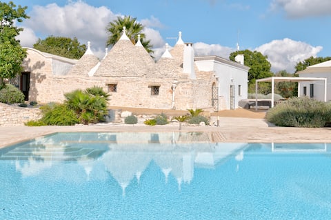 Private Trulli Trazzonara with stunning 18x7m pool