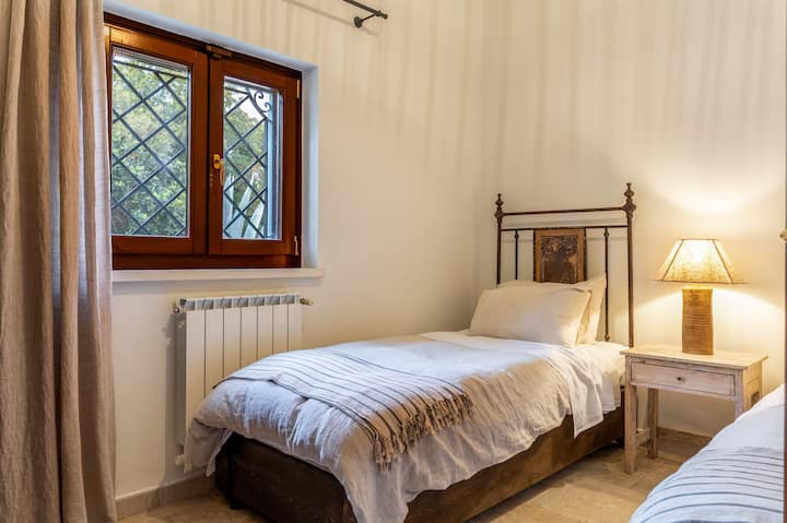 საძინებელი 4