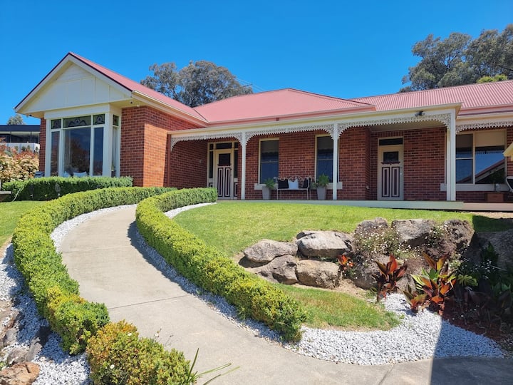 "Huonview" House on the Hill.