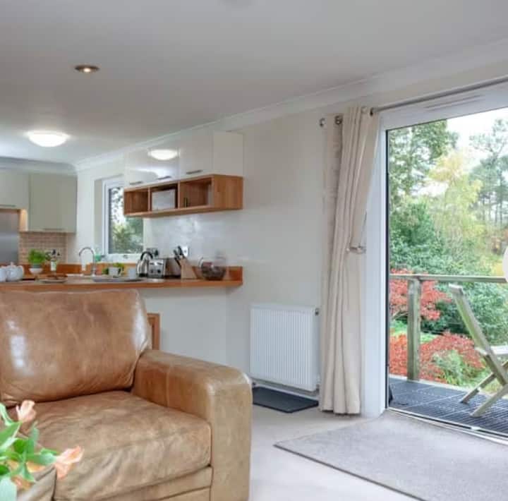 Over Lake Getaway Hot Tub Home Sleeps 6 People - Devon