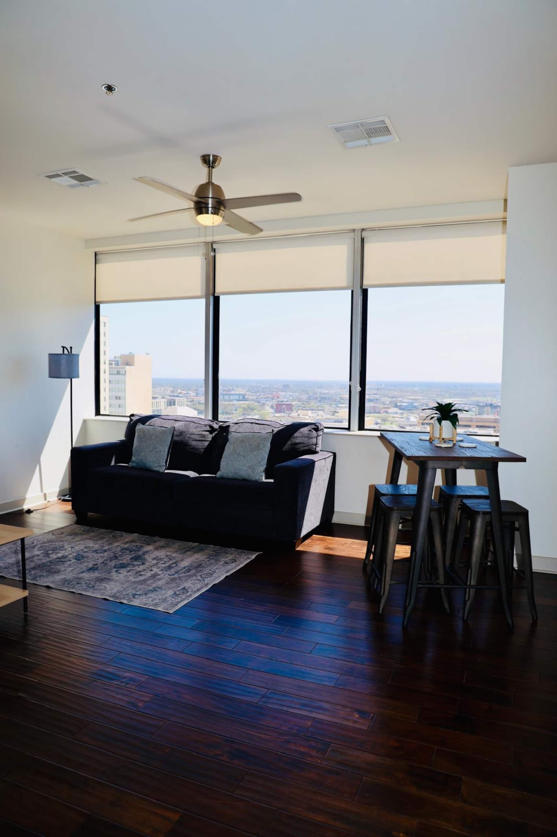 Farmhouse 1BR | City Views | Parking Included