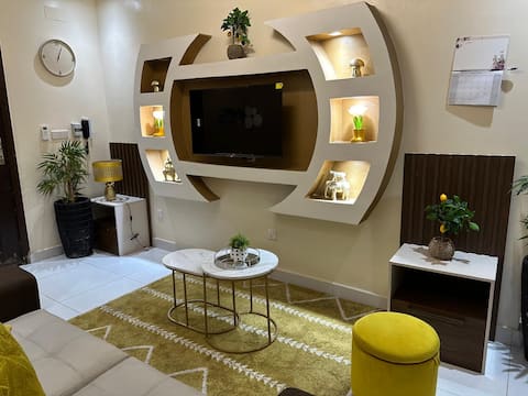 Yellow apartment - Quatier GB