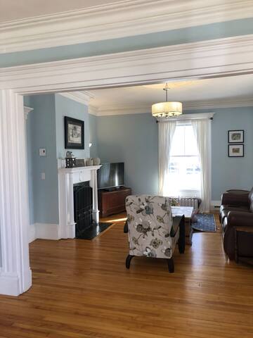 Central Heritage Home gallery image 3