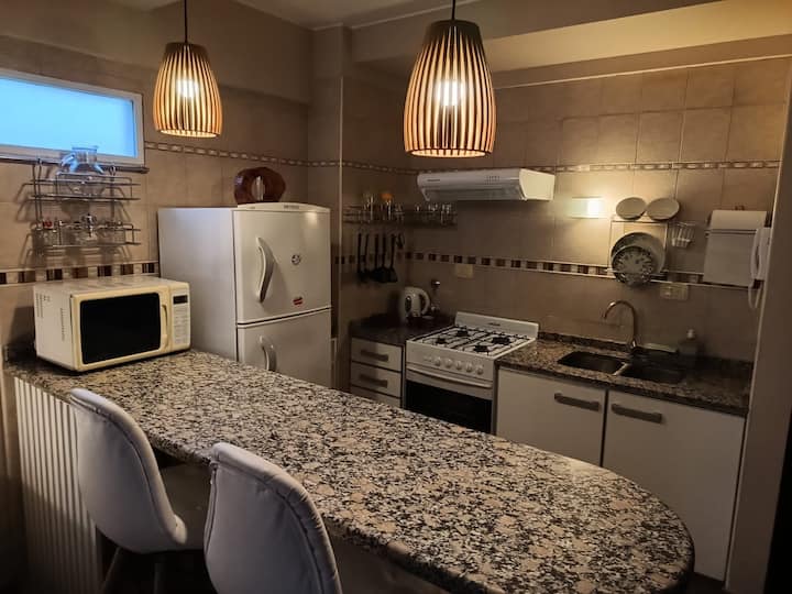 Monoambiente amoblado con balcón y pileta en la terraza en Villa Crespo