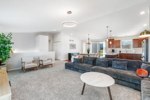 Dream retreat w/elevated comfort sleeps 12