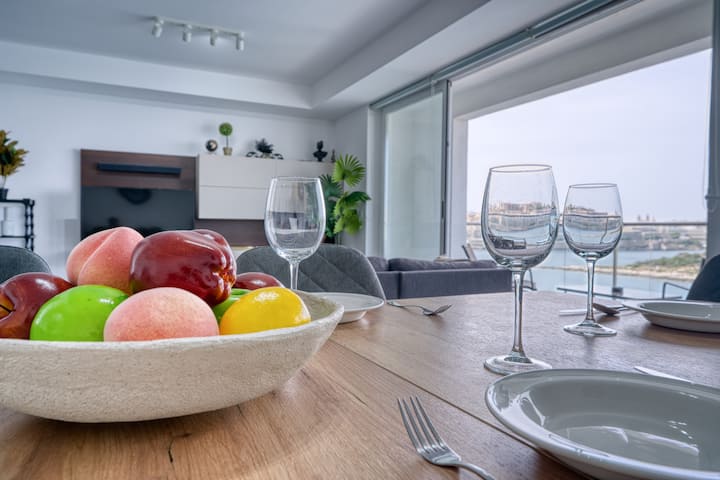 Apt 8 photo 3