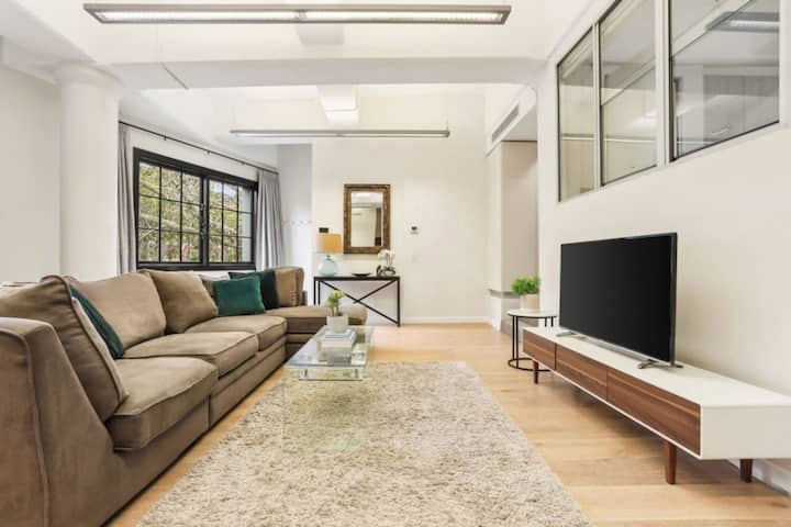 Renovated Warehouse Conversion In Heart Of Sydney! - Sydney