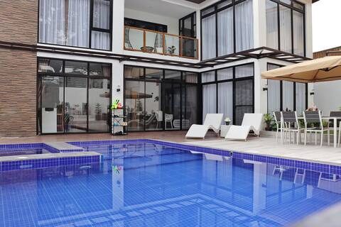 Private Villa with pool (20 pax)