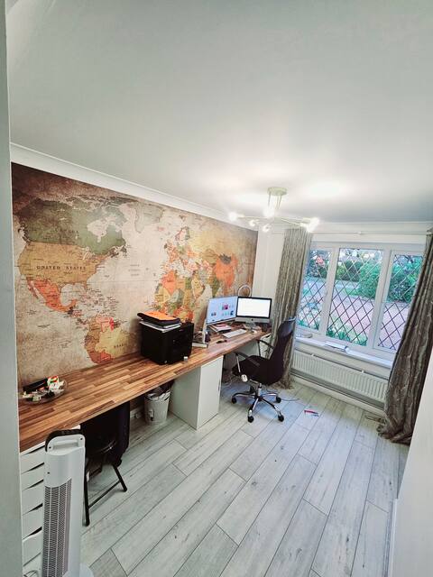 Double room with access to gym, hot tub & parking