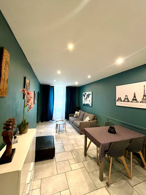 Central apartment with river view
