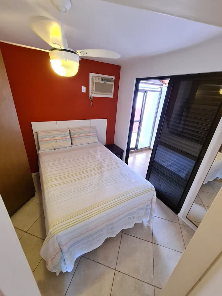 Cama doble en el segundo dormitorio 