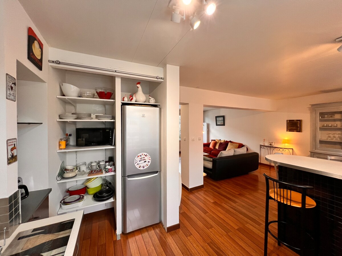 Top performing Airbnb: New apartment close to the port in Calais