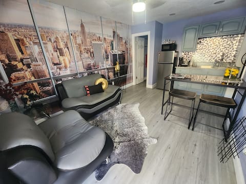 Top performing Airbnb: Mimi’s Ste K2. “Guest service fee included” in East Lake Orient Park