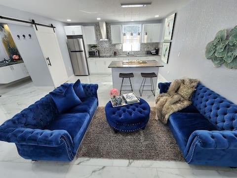 Popular Airbnb listing: Mimi’s Ste K4. Casino “Guest service fee included” in East Lake Orient Park