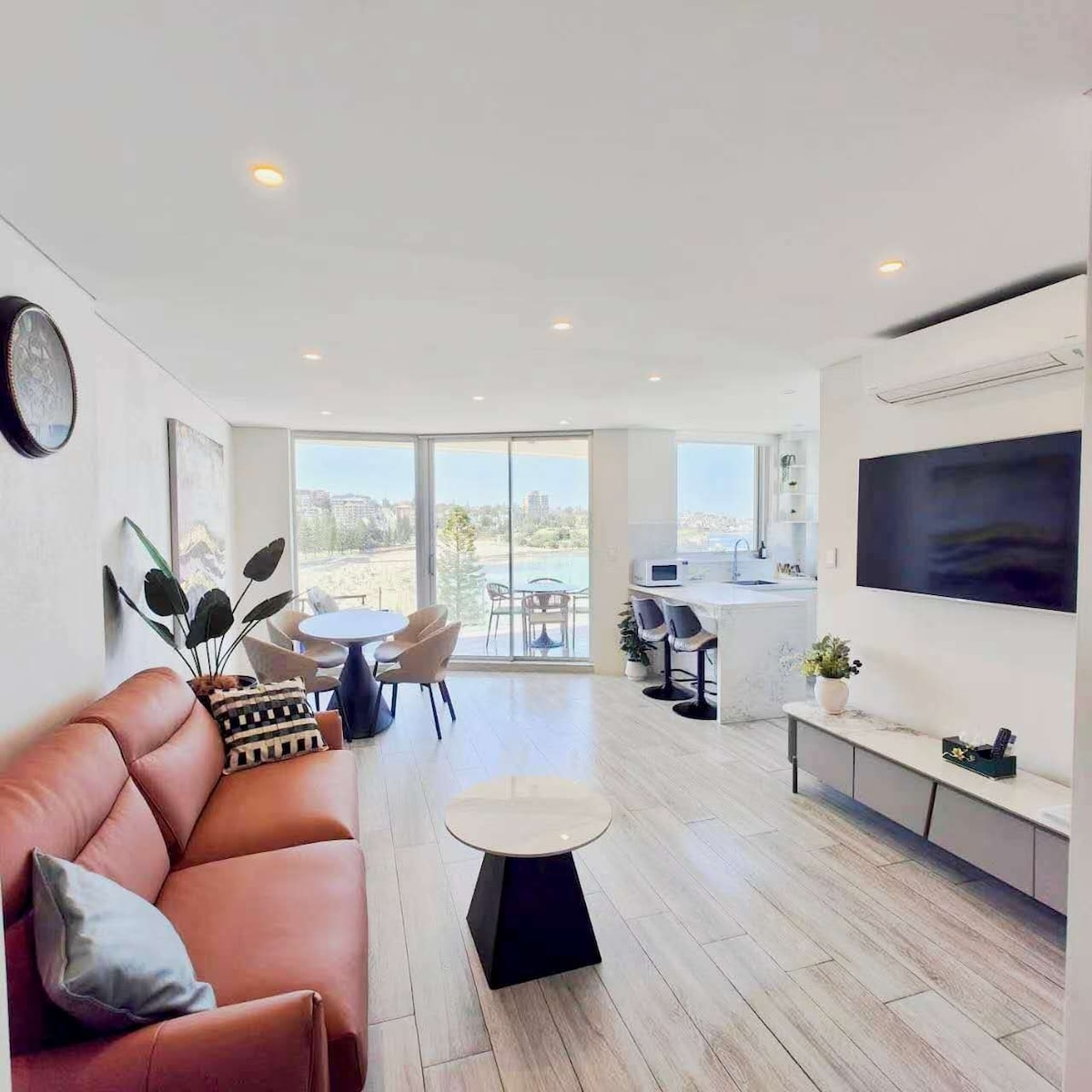 Top Airbnb: Ocean Breeze in Coogee Premium Beachfront Living in Coogee