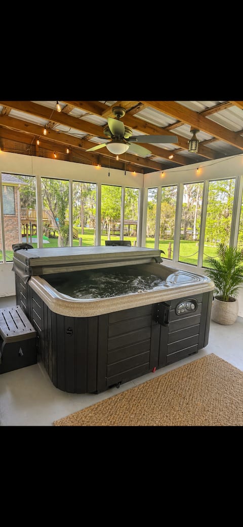 Lakefront Cabiin, Hot Tub, Private Lake Access