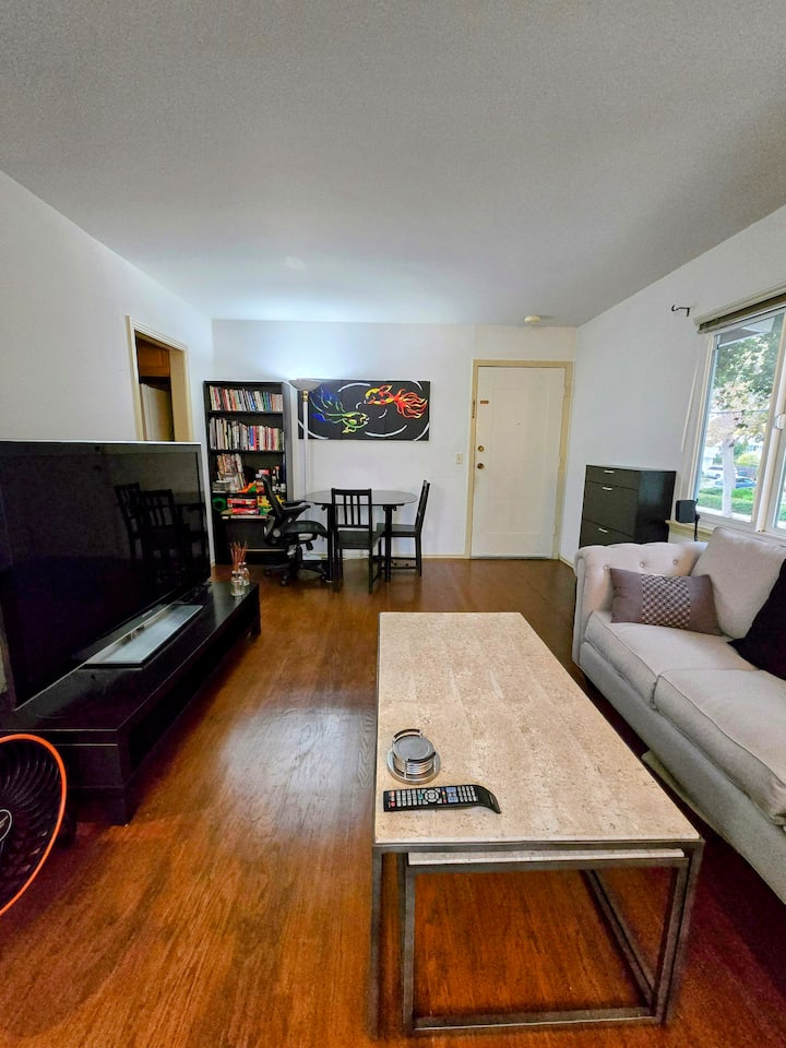 Walkable Downtown Apartment- Stanford Adjacent - 紅木城