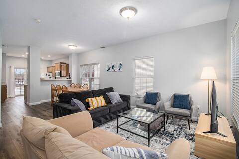 Walk to ND cozy, spacious 3B home base