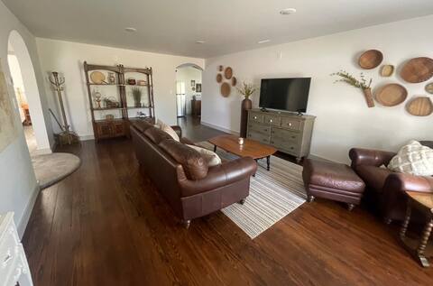 Newly remodeled quaint 2 BR 2 BA