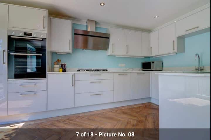 2. Spacious Newly Refurbished 15ft Double Room. - High Wycombe