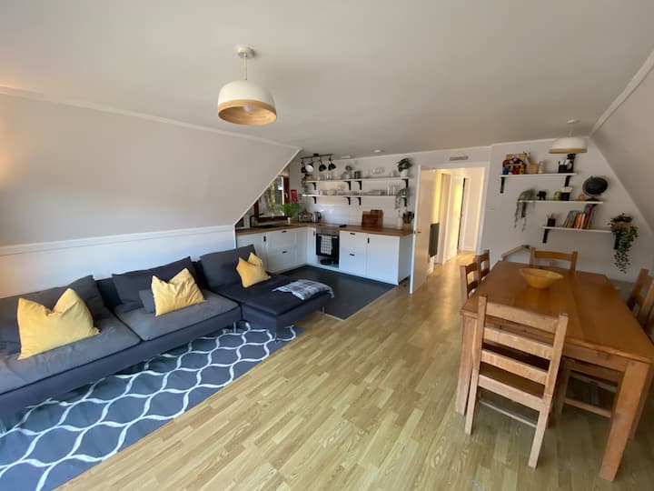 Secluded Waterfront Aframe Lodge - Invergarry